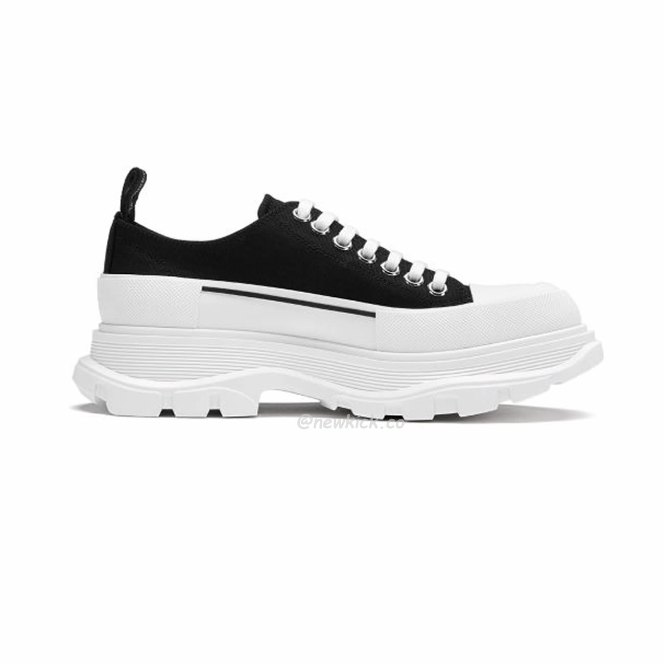 Alexander Mcqueen Tread Slick Low Lace Up Black White (3) - newkick.app